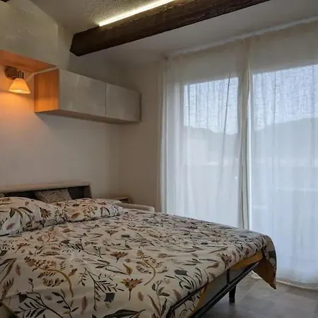 Pinede Piscine Clim Proche Village Naturiste *