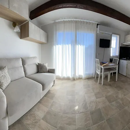 Апартаменты Pinede Piscine Clim Proche Village Naturiste *