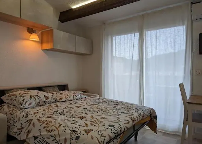 Pinede Piscine Clim Proche Village Naturiste *