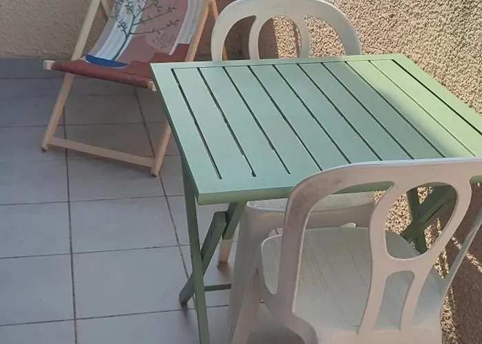 Pinede Piscine Clim Proche Village Naturiste